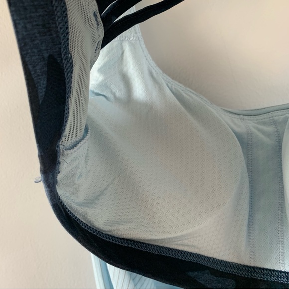 Lululemon Wild Tank Top Size 4 Built in Bra Light Blue Grey Striped Shirt Draped - Picture 7 of 8